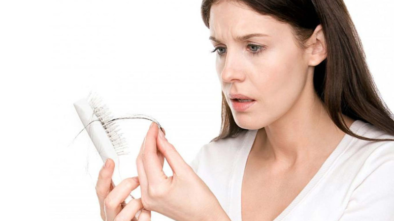 Tóc yếu dễ rụng: Nguyên nhân và cách phục hồi phù hợp nhất