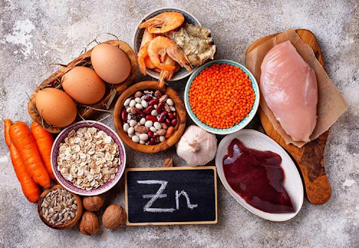Da đầu bị gàu thiếu chất gì? Bật mí cách trị gàu hiệu quả nhất