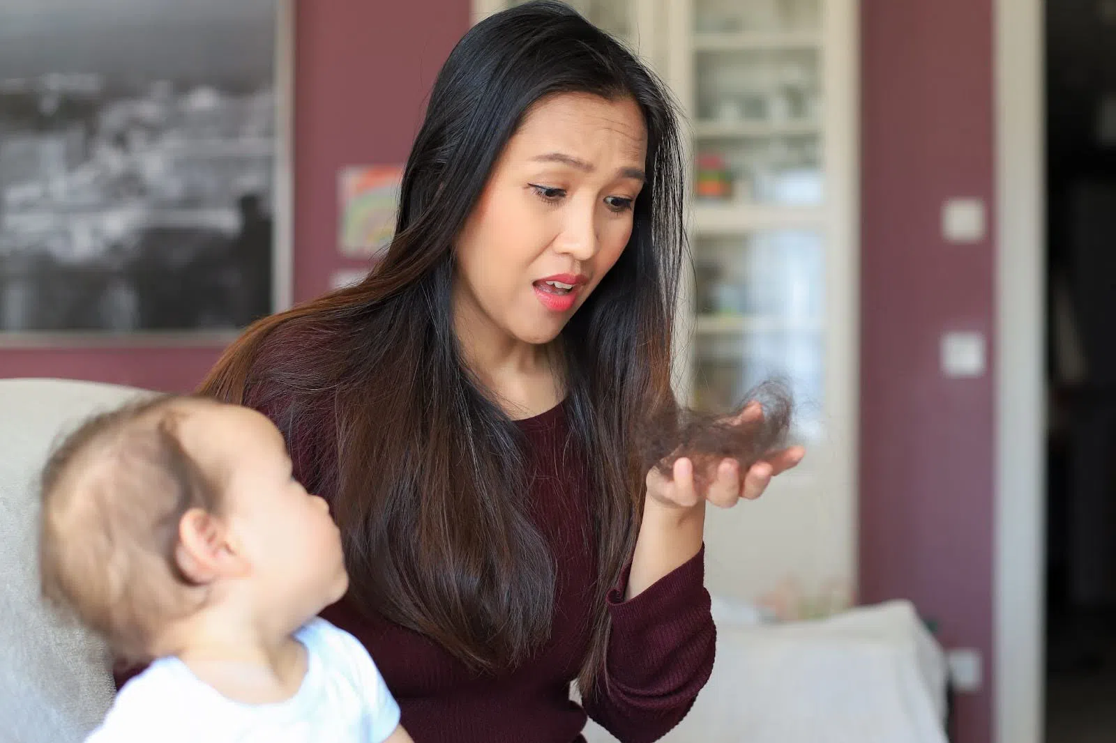 [Giải đáp] Rụng tóc sau sinh kéo dài bao lâu? Có nguy hiểm không?