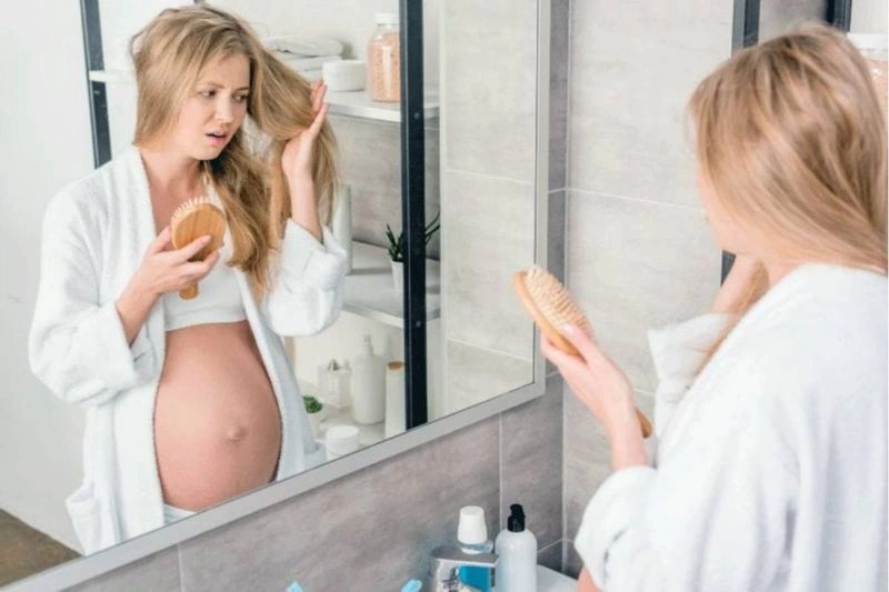 Lý do bà bầu bị rụng tóc