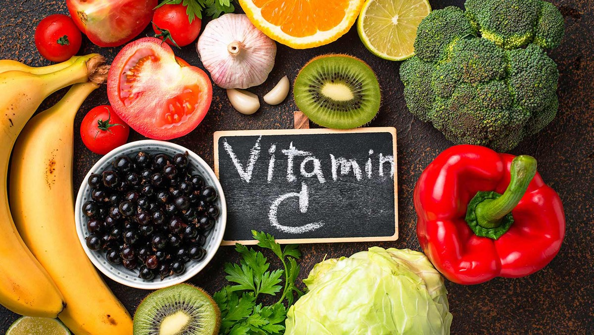 Vitamin C giúp cải thiện tình trạng tóc khô xơ và chẻ ngọn