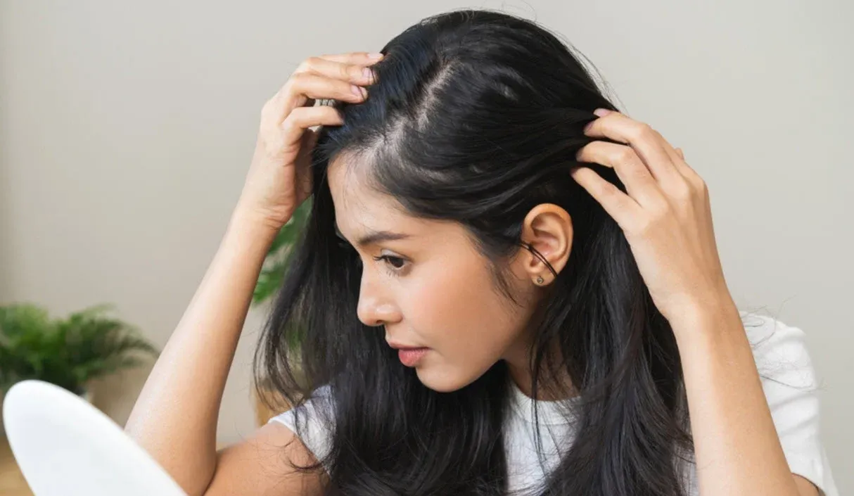 Da đầu khô gây ngứa ngáy khó chịu