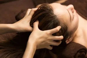 Massage da đầu được xem là một phương pháp tự nhiên 