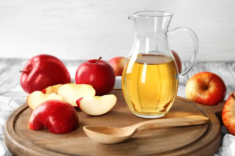 Giấm táo chữa da đầu tróc vảy trắng không ngứa