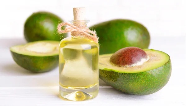 Ủ tóc bằng bơ và dầu dừa
