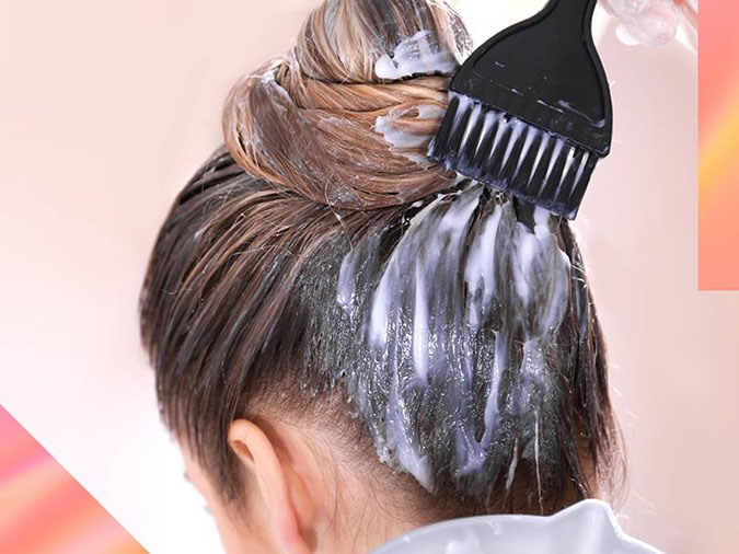 nhuộm tóc để bao lâu thì xả