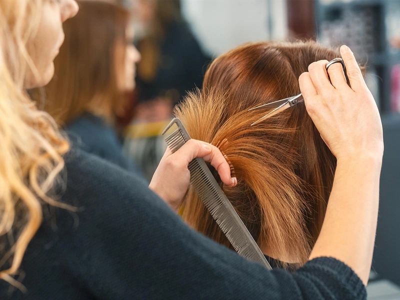 Tại sao việc cắt tóc định kỳ lại quan trọng?