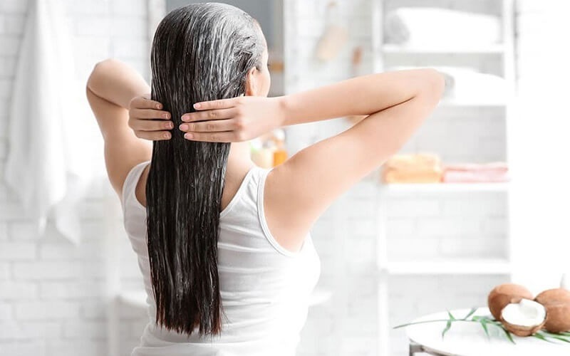 Massage và ủ ấm kích thích nang tóc