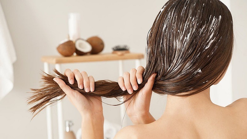 có nên ủ tóc thường xuyên không
