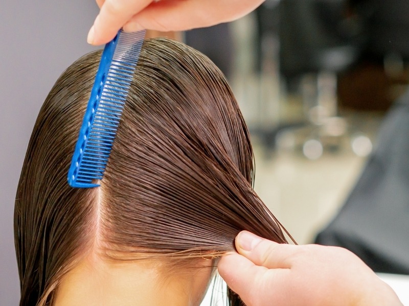 tẩy tóc bị bỏng da đầu