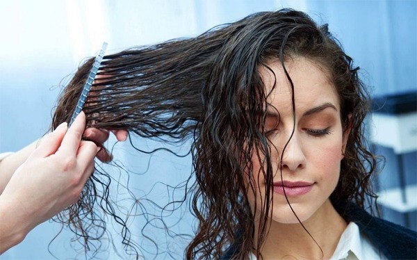 Tóc uốn có nên gội đầu nhiều không?