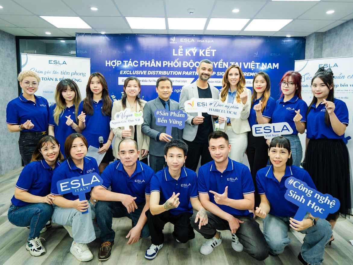 Lễ ký kết hợp đồng phân phối độc quyền sản phẩm ESLA